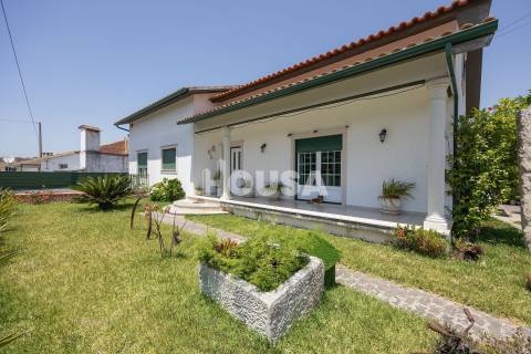 Moradia T3 com terreno na Barreira, Leiria.