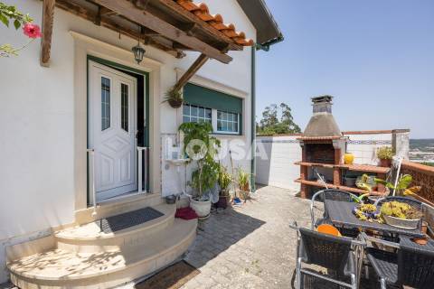 Moradia T3 com terreno na Barreira, Leiria.