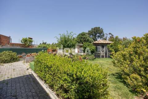 Moradia T3 com terreno na Barreira, Leiria.