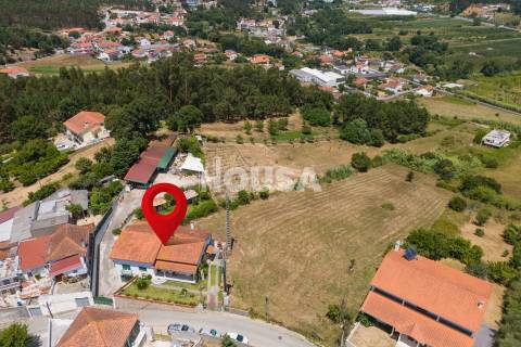 Moradia T3 com terreno na Barreira, Leiria.