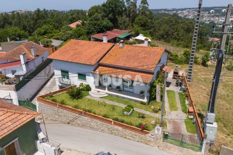 Moradia T3 com terreno na Barreira, Leiria.