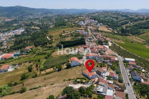Moradia T3 com terreno na Barreira, Leiria.