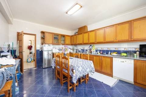 Moradia T3 com terreno na Barreira, Leiria.