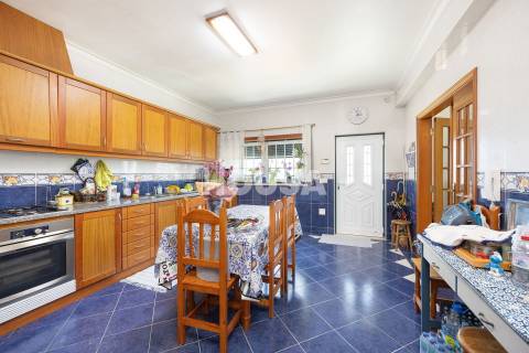 Moradia T3 com terreno na Barreira, Leiria.