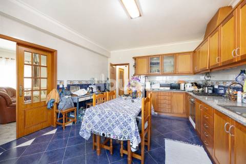 Moradia T3 com terreno na Barreira, Leiria.