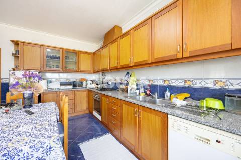 Moradia T3 com terreno na Barreira, Leiria.