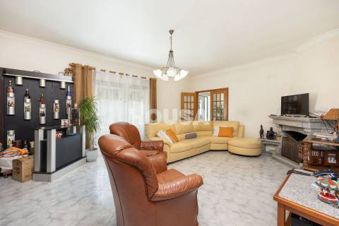 Moradia T3 com terreno na Barreira, Leiria.