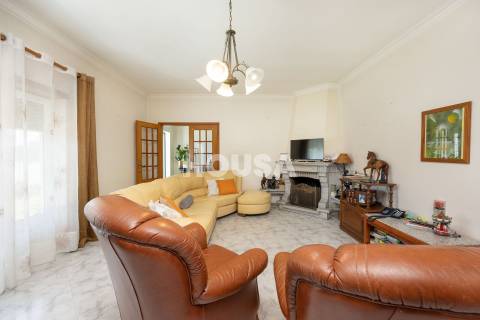 Moradia T3 com terreno na Barreira, Leiria.