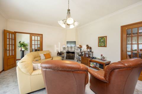 Moradia T3 com terreno na Barreira, Leiria.