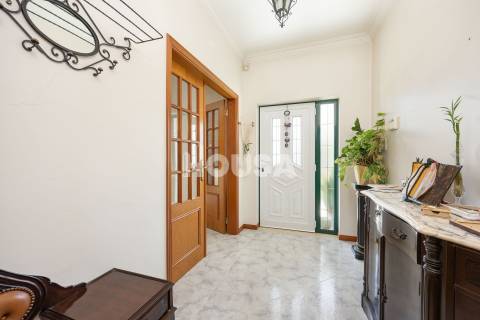 Moradia T3 com terreno na Barreira, Leiria.