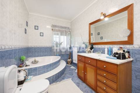 Moradia T3 com terreno na Barreira, Leiria.