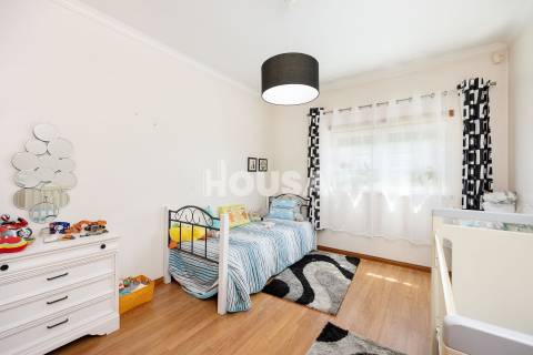 Moradia T3 com terreno na Barreira, Leiria.