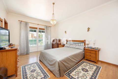 Moradia T3 com terreno na Barreira, Leiria.