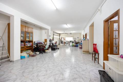 Moradia T3 com terreno na Barreira, Leiria.