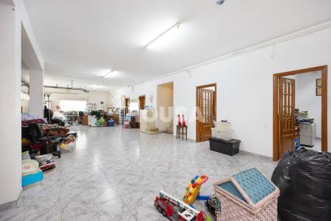 Moradia T3 com terreno na Barreira, Leiria.