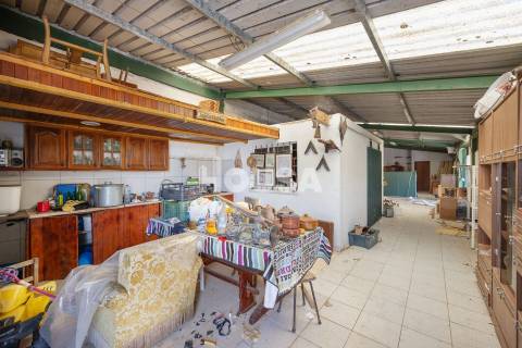 Moradia T3 com terreno na Barreira, Leiria.