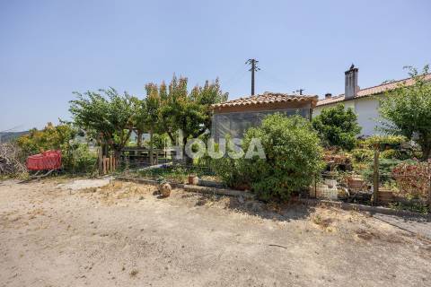 Moradia T3 com terreno na Barreira, Leiria.