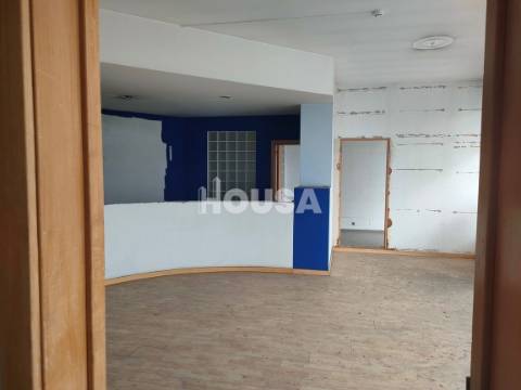 Prédios de 4 Pisos Junto à Estação de Comboios - Leiria