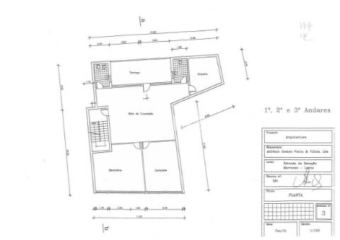 Prédios de 4 Pisos Junto à Estação de Comboios - Leiria