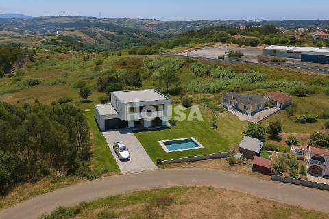 Terreno com 4.340m2 nas Cortes, Leiria.