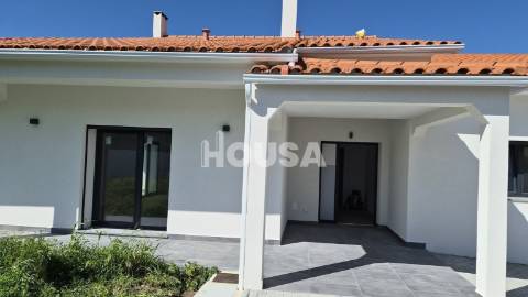 Moradia T3 Térrea Geminada – NOVA