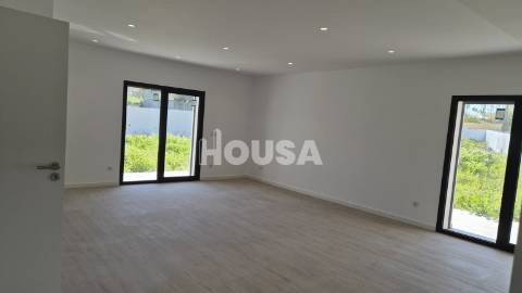 Moradia T3 Térrea Geminada – NOVA