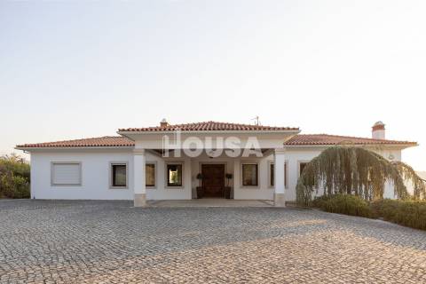 Magnífica Moradia T3+1 com Piscina – Porto de Mós