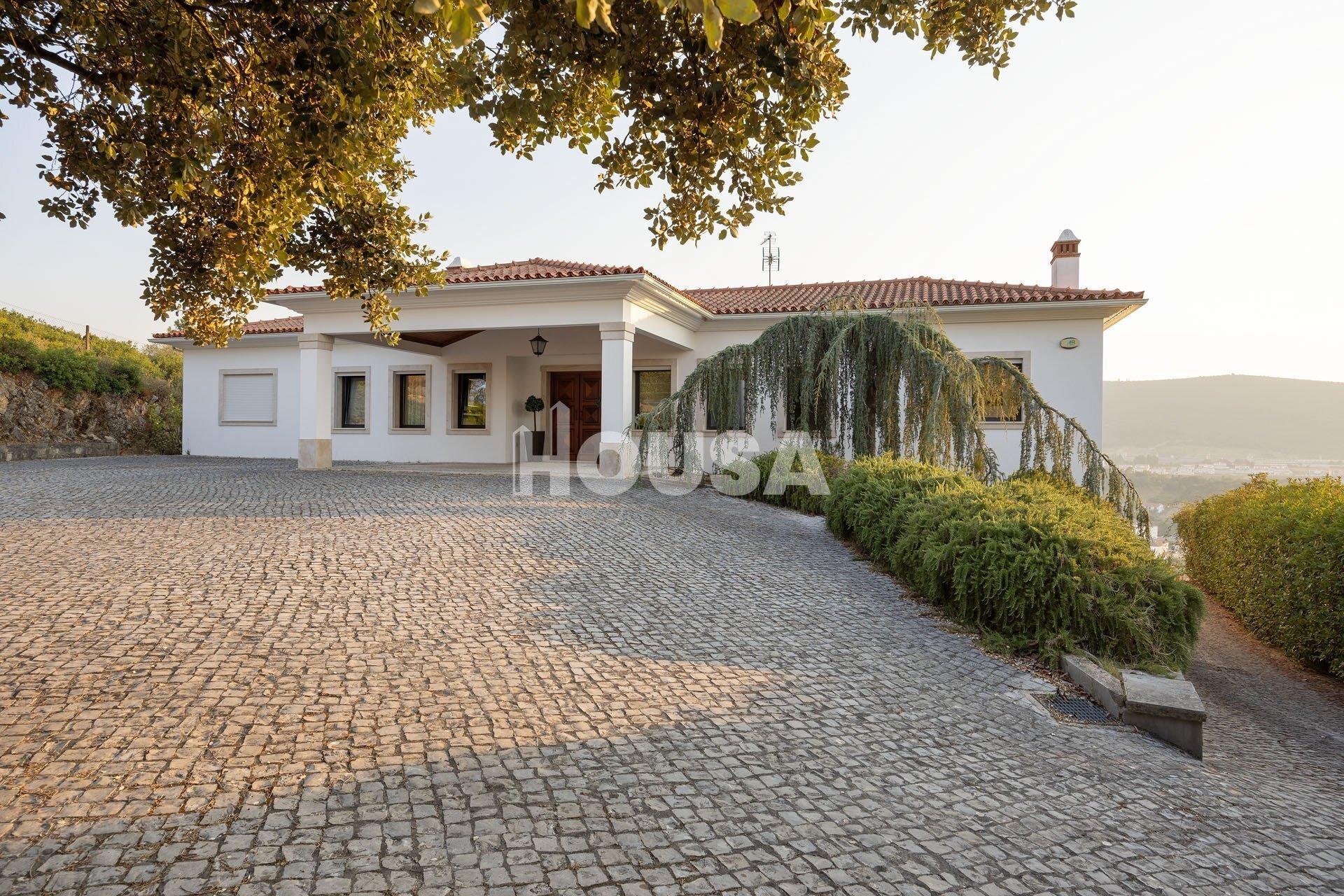 Magnífica Moradia T3+1 com Piscina – Porto de Mós
