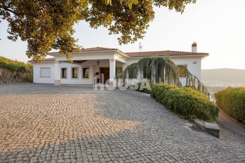 Magnífica Moradia T3+1 com Piscina – Porto de Mós