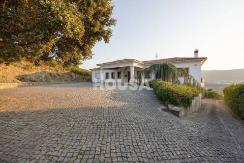 Magnífica Moradia T3+1 com Piscina – Porto de Mós