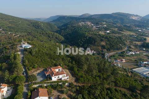 Magnífica Moradia T3+1 com Piscina – Porto de Mós