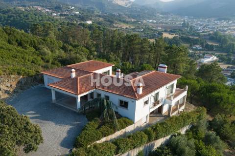 Magnífica Moradia T3+1 com Piscina – Porto de Mós