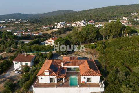 Magnífica Moradia T3+1 com Piscina – Porto de Mós