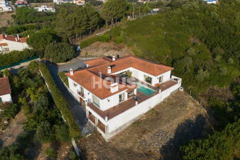 Magnífica Moradia T3+1 com Piscina – Porto de Mós