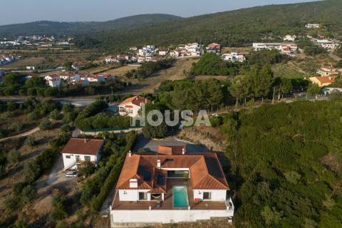 Magnífica Moradia T3+1 com Piscina – Porto de Mós