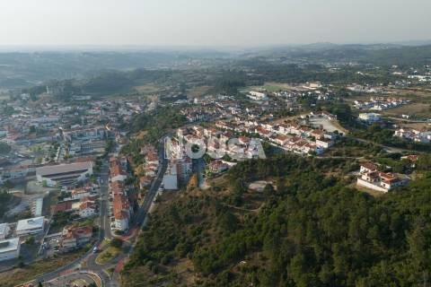 Magnífica Moradia T3+1 com Piscina – Porto de Mós