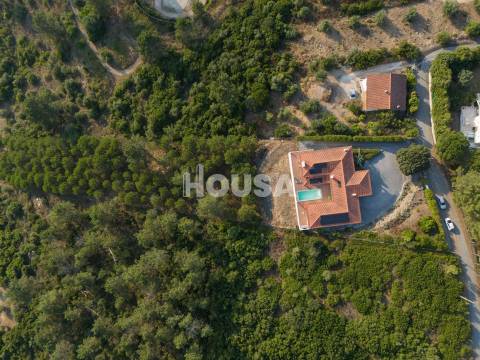 Magnífica Moradia T3+1 com Piscina – Porto de Mós