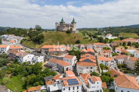 Magnífica Moradia T3+1 com Piscina – Porto de Mós