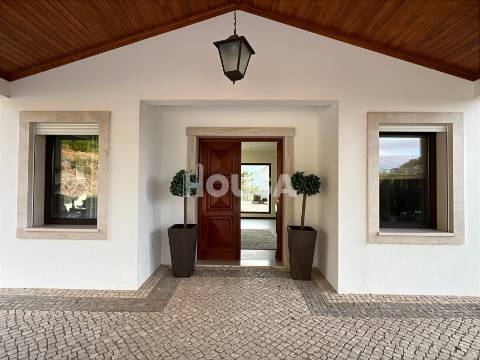 Magnífica Moradia T3+1 com Piscina – Porto de Mós