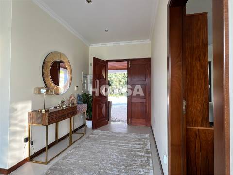 Magnífica Moradia T3+1 com Piscina – Porto de Mós