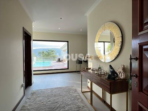 Magnífica Moradia T3+1 com Piscina – Porto de Mós