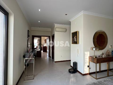 Magnífica Moradia T3+1 com Piscina – Porto de Mós