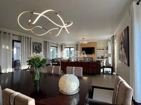 Magnífica Moradia T3+1 com Piscina – Porto de Mós