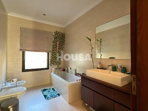 Magnífica Moradia T3+1 com Piscina – Porto de Mós