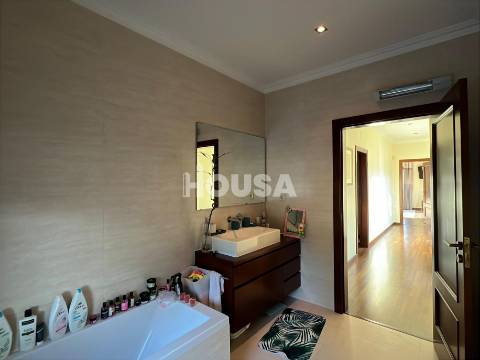 Magnífica Moradia T3+1 com Piscina – Porto de Mós