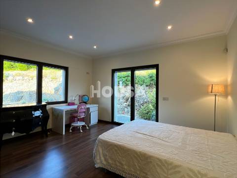 Magnífica Moradia T3+1 com Piscina – Porto de Mós