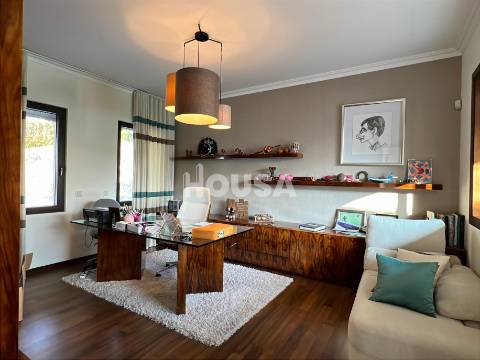 Magnífica Moradia T3+1 com Piscina – Porto de Mós