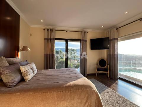 Magnífica Moradia T3+1 com Piscina – Porto de Mós