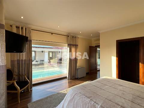 Magnífica Moradia T3+1 com Piscina – Porto de Mós