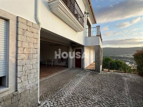 Magnífica Moradia T3+1 com Piscina – Porto de Mós